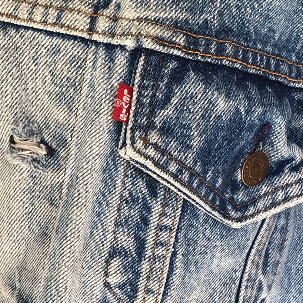VINTAGE LEVI’S DISTRESSED DENIM JACKET FROM THE LATE 80s EARLY 90s - Picture 2 of 12